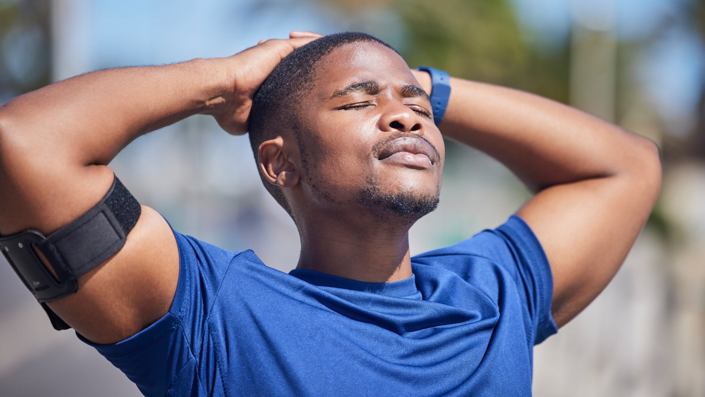 runner in blue shirt looking at sky as if visualizing