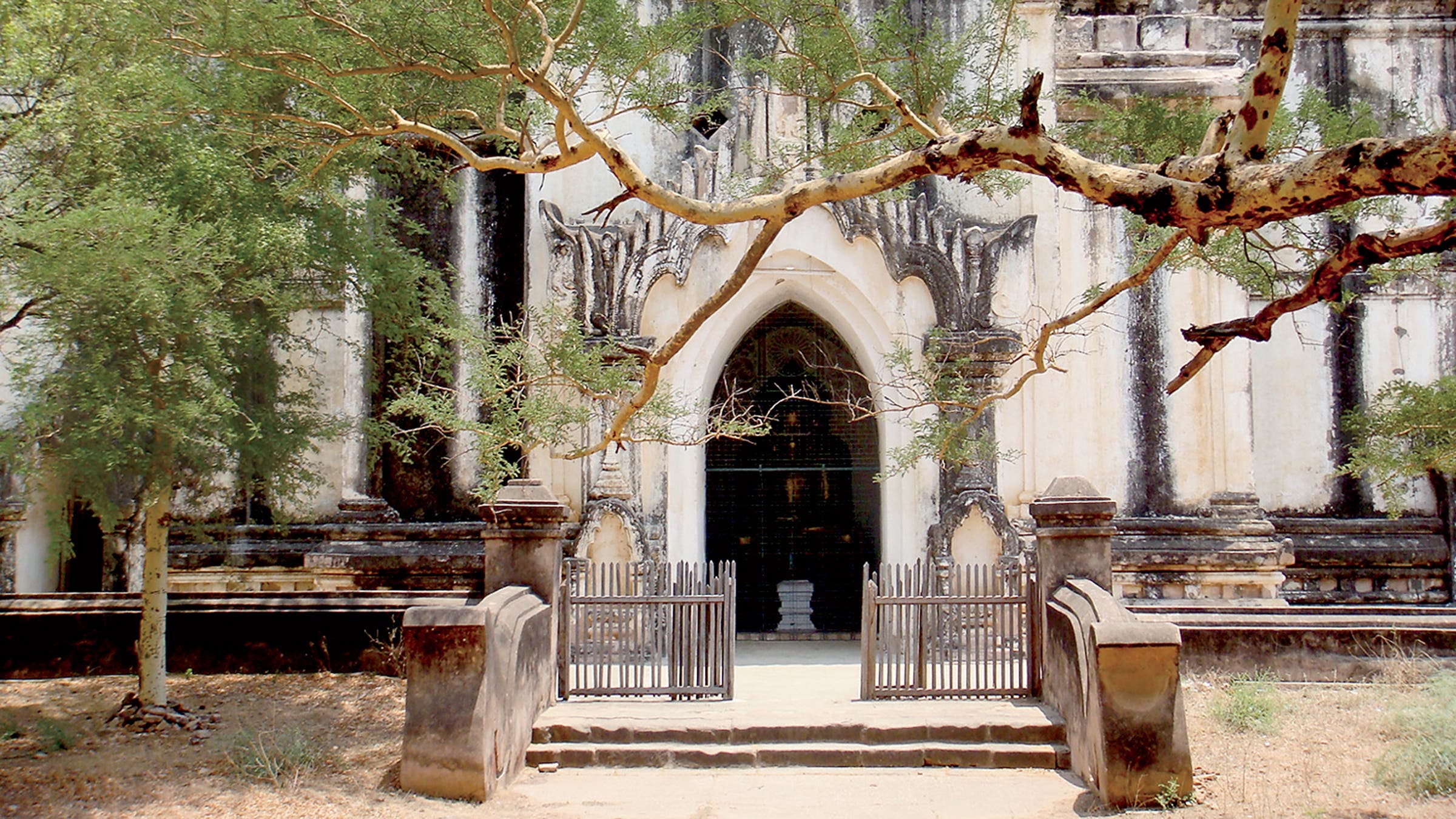 A mid-April crowd gathers for a Buddhist blessing at Rangoon’s Shwedagon Pagoda.