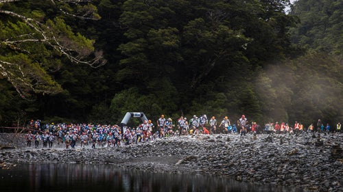Racers taking off at the start of the 2015 GODZone 国产吃瓜黑料 race on February 27, which is apart of the 国产吃瓜黑料 Racing World Series. The 560K (350-mile) course would end up pushing even the hardened pros to the limit. Each four-member teams needed to include at least one female competitor.