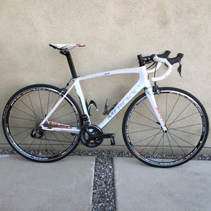 The Mourenx 69's deft steering plays well in big groups, but it's also built for long, solo efforts.