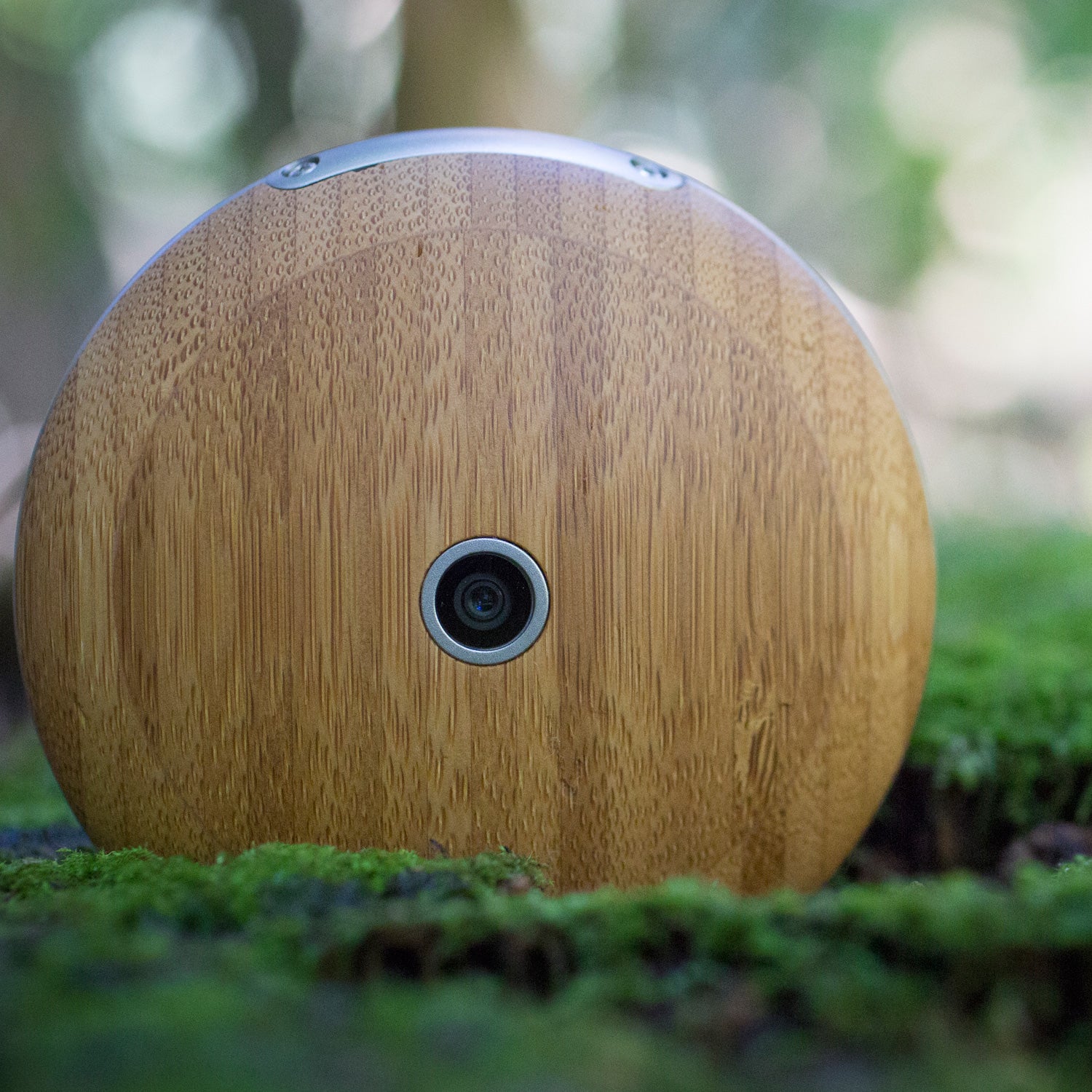 Imagine: a cell phone that never becomes obsolete despite the ever-forward advancements in technology. The makers of the Monohm Runcible have created just that in package that will age as well as the circuitry. Read more.