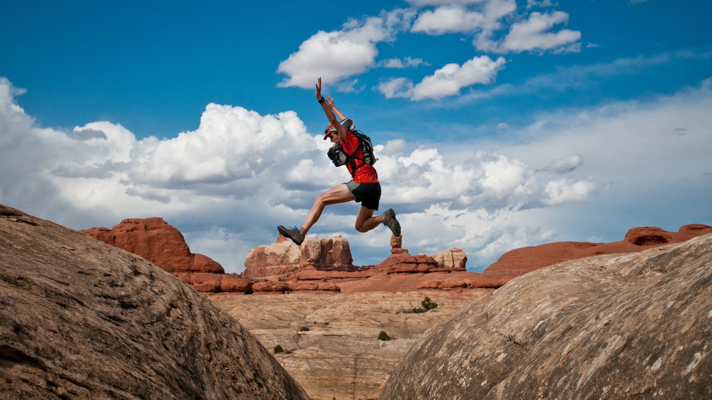Runners with shorter second-to-fourth finger ratios tended to do better in a half marathon.