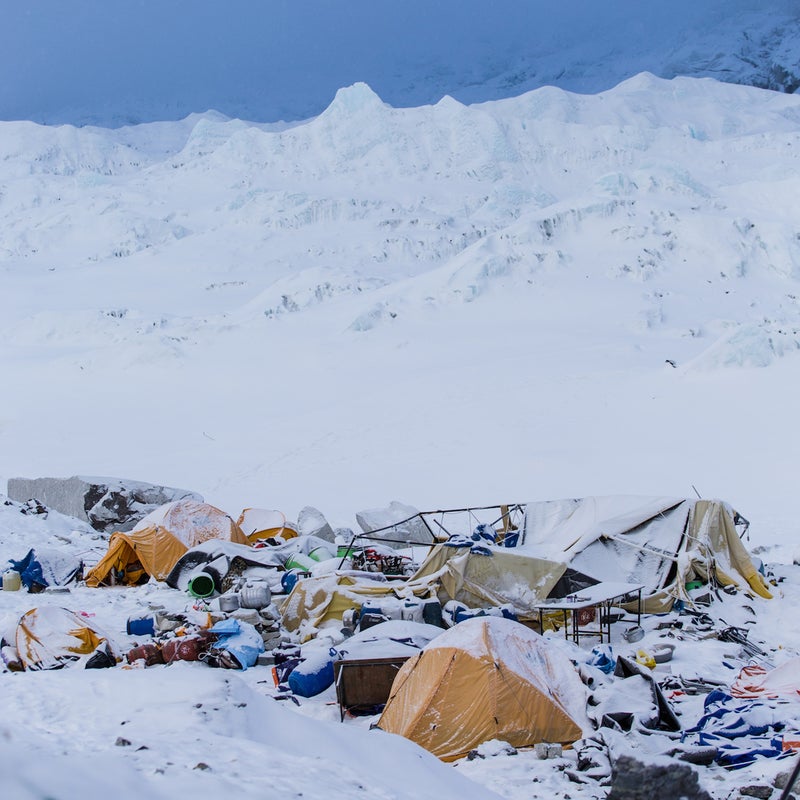 Immediately following the avalanche, snow began to fall, which hampered rescue efforts.