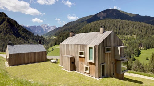 The structure features a striped wooden exterior and bumpy, limestone walls on the inside. Protruding from the building鈥檚 exterior are box windows, many of which reach to the bottom of their respective floors, allowing even small children to absorb the majestic surrounding views of the surrounding mountains.