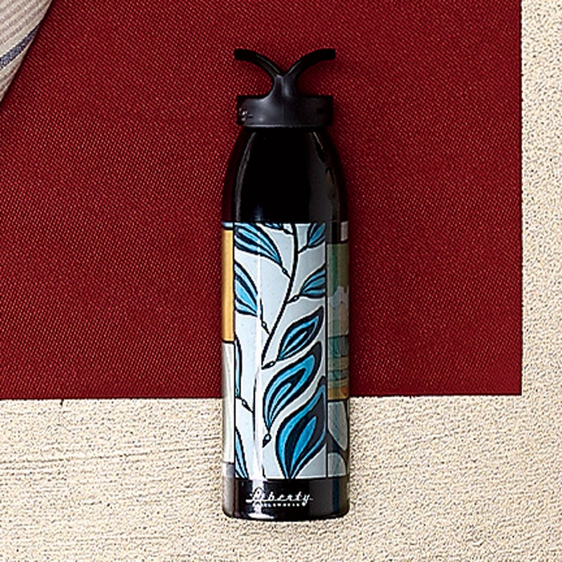 ٲ’s bottles ($23) are made from recycled aluminum and have a tapered neck to mimic the smooth pour of a wine bottle. Cool: the company donates 1 percent of its proceeds to charity. libertybottles.com