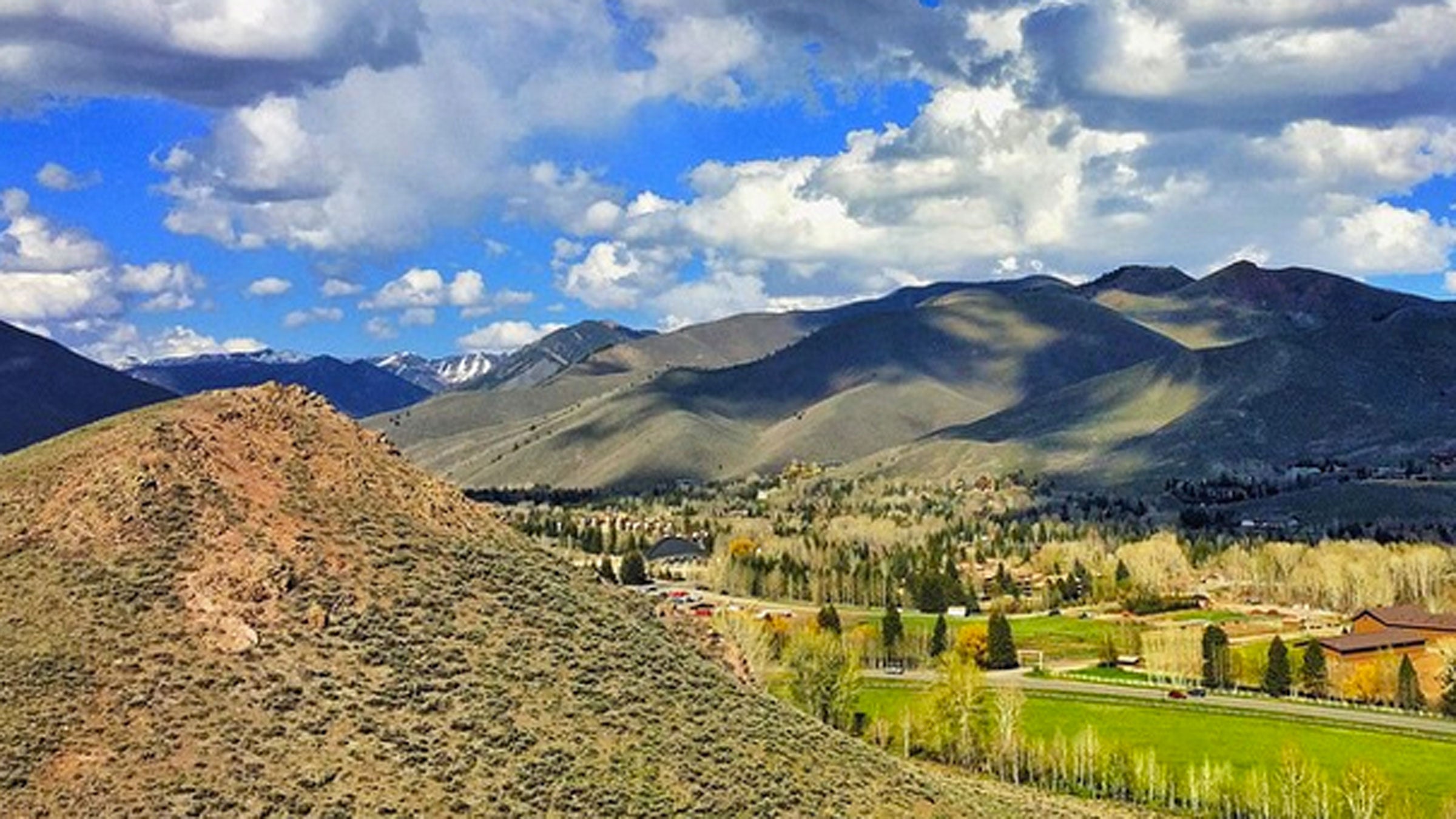 Even if these 12 towns didn&rsquo;t make it to the Best Towns 2015 contest, they still stood out above the dozens of other wild-card entries.</p><p class="p3">Over 6,000 votes for 108 towns were entered into our first Best Towns Wild-Card contest&mdash;so many that it took us days to sort through them all. As we did, we had a realization: there were far more deserving towns than we had space for in our bracket. (<a href="https://www.outsideonline.com/1972941/best-towns-2015">Happening now</a>) These 12 got us the most excited.&nbsp;</p>