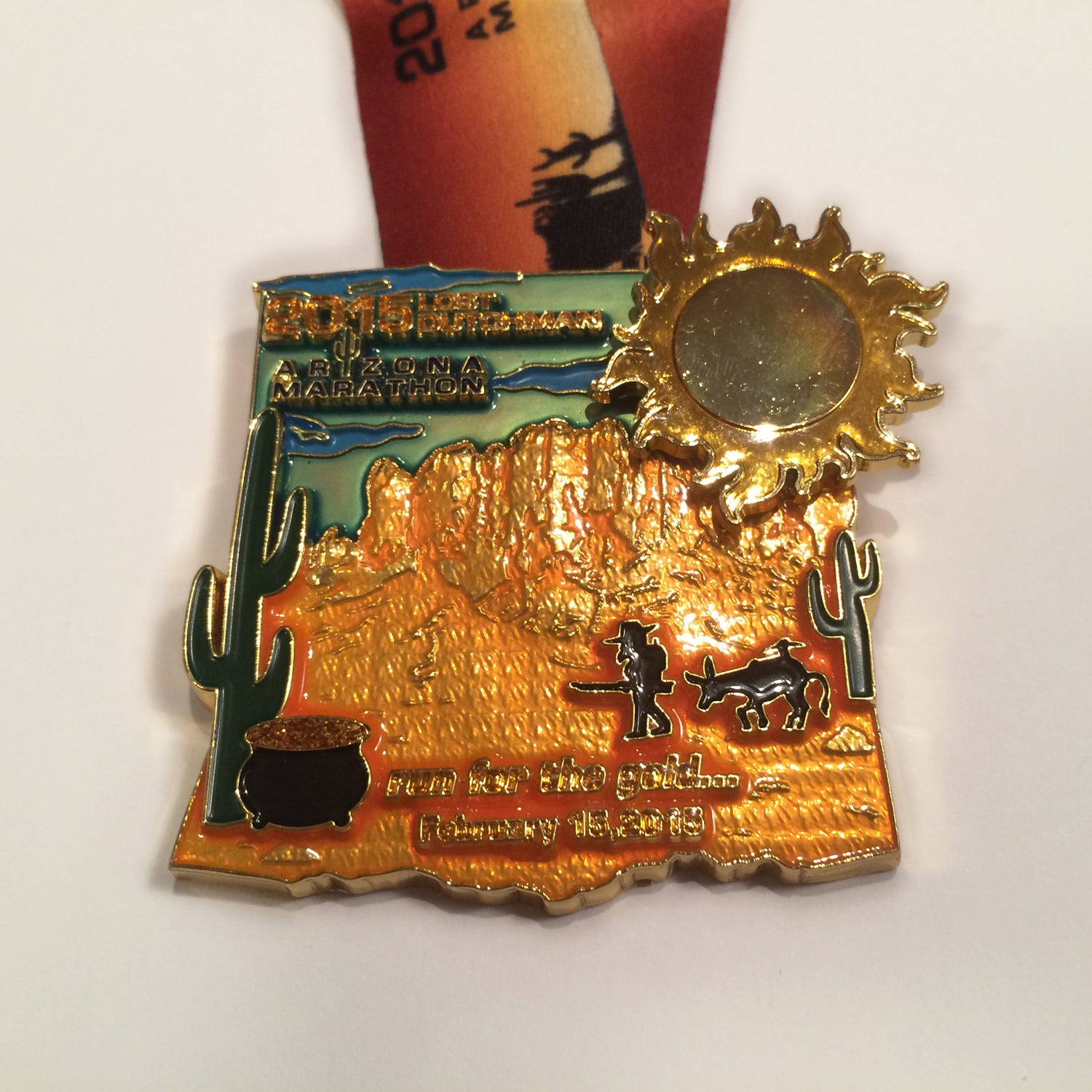 Solera: It’s fitting that a race that runs through the burnt reds and oranges of the southwestern desert under a perfect blue sky should have a colorful medal. Organizers ditched their usual subdued approach and went for a full explosion of color. As a novelty bonus, the sun’s heat rays rotate.