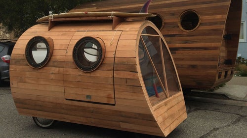 Artist Jay Nelson鈥檚 handmade vehicle can drive nearly 10 miles on a single charge at speeds approaching 20 mph. The surprisingly spacious interior accommodates a kitchen with a sink, stove, cooler, and storage units, as well as a toilet and bed with built-in storage. With controls centralized in the steering wheel, the operator sits cross-legged while driving.