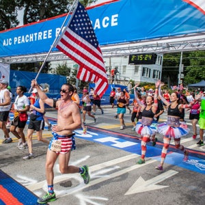 Over 19 million people finished one of 28,200 U.S. road races in 2013, according to the most recent report from nonprofit stats keeper Running USA. Yes, those are records for participation and events. And the numbers keep rising as the sport finds new enthusiasts and spawns more organized reasons to run. Here, we pay tribute to 10 races that have set the standard over the years--both on city streets, and in the wild backcountry--with cool courses, fascinating histories, and unforgettable atmospheres.Peachtree Road Race: Established in 1970The world’s largest 10K is held every year on Independence Day in Atlanta, Georgia. The Atlanta Journal-Constitution, ATL’s major daily newspaper, took over sponsorship in the mid-‘70s, which gave the race big-time media exposure and caused an exponential rise in interest. With a participant cap currently set at 60,000 runners, Peachtree has a larger field than any marathon, and one that includes some of the world’s premier talent; past winners include legends of the sport like Frank Shorter and Grete Waltz. 