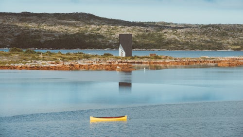 Another brilliant design from Saunders, the Tower Studio twists from the bottom and has large windows to capture light. It looks different from every angle and doesn鈥檛 stick out too much in the coastal landscape. All studios in the Fogo Island Arts project are off the grid and powered by solar panels that are either on the structures or nearby.
