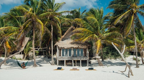 Although we鈥檝e never stayed at Uno Astro Lodge, we鈥檙e always drawn to this beautiful beach villa when we visit Tulum. It鈥檚 a representation of everything we love about the place鈥攖he ocean, a great view, and totally picturesque.