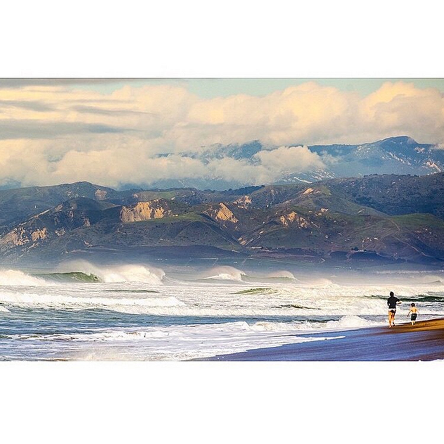 Waves rolling in.
 
State Beach, Ventura CA.
 
Photo by @connmanndann 
#statebeach #california #ventura #visitventura #wave #vacation #805 #BestTowns2015