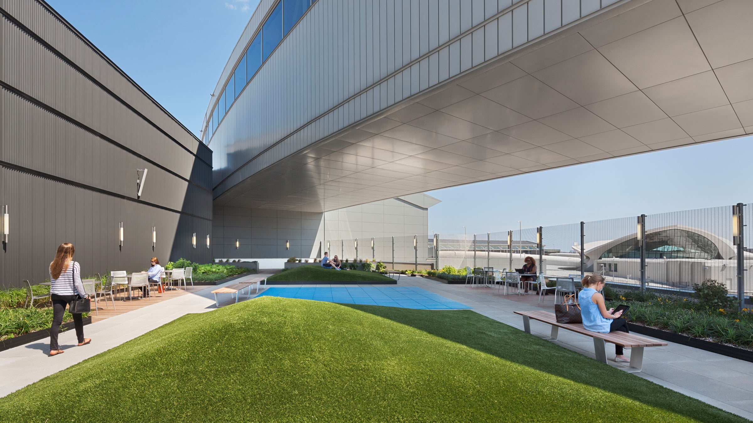 The T5 Rooftop is a post-security outdoor space with free Wi-Fi and food kiosks.