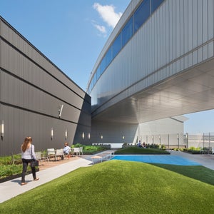 The T5 Rooftop is a post-security outdoor space with free Wi-Fi and food kiosks.