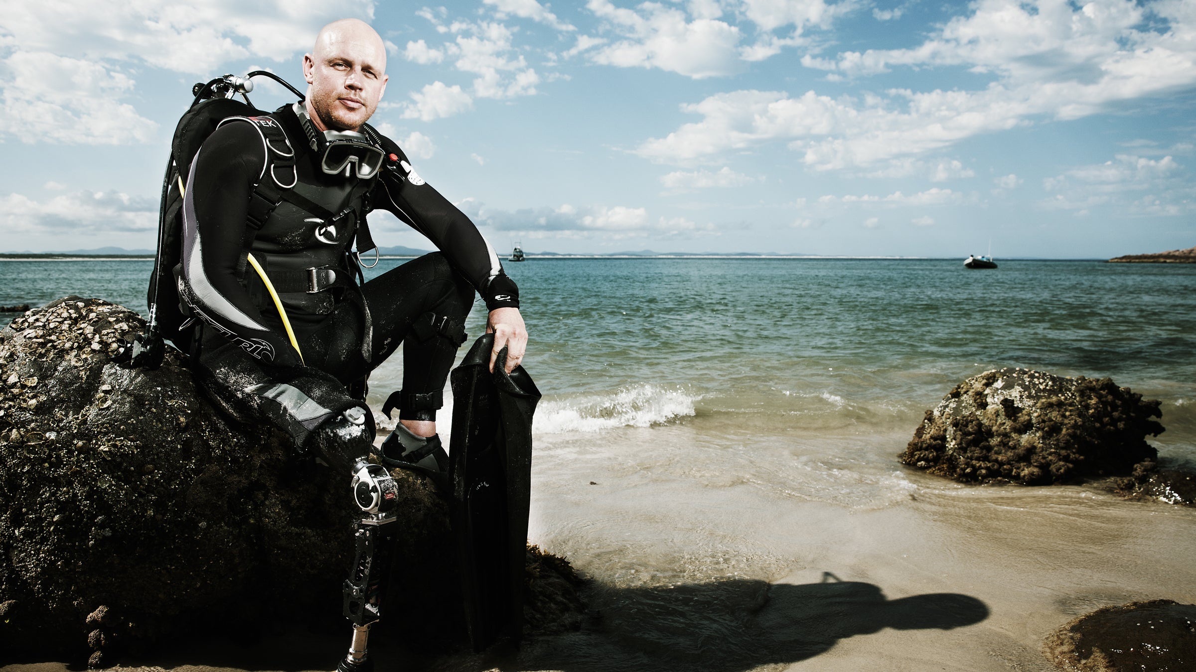 Paul de Gelder lost his right hand and right leg to a bull shark during a Navy diving exercise.