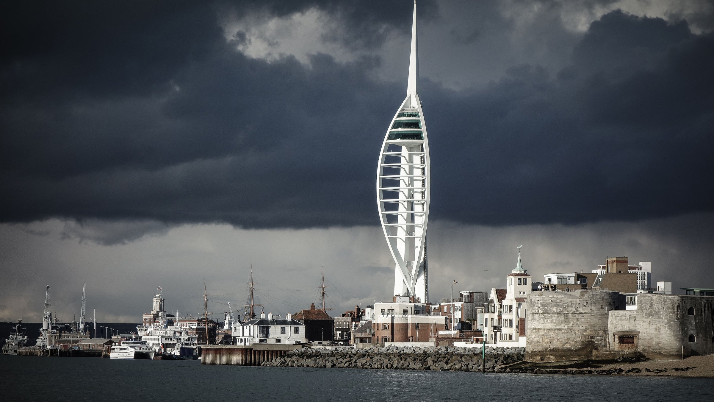 Doris Long descended from the top of England’s 557-foot Spinnaker Tower, breaking her own record from 2014.