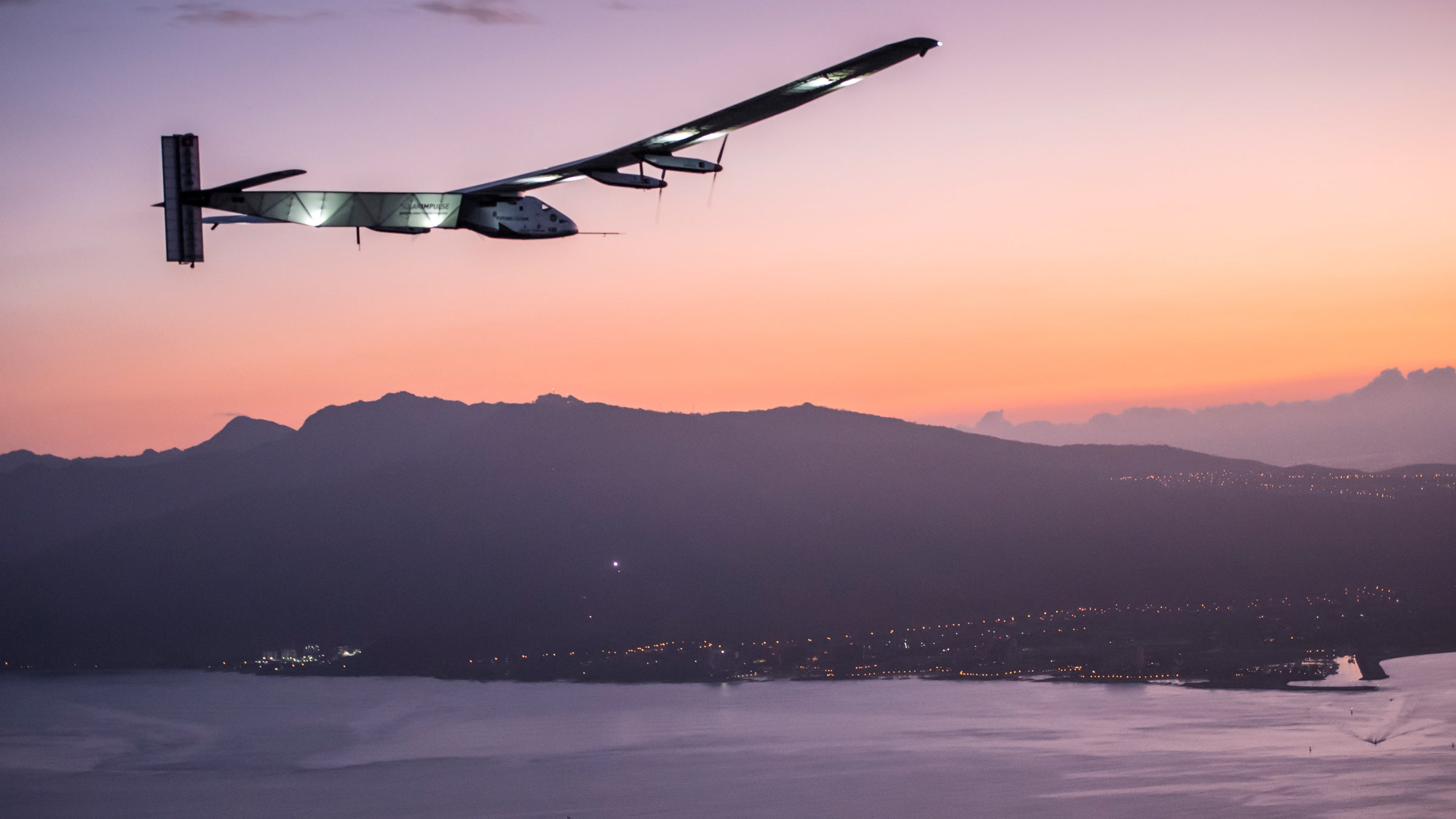The Solar Impulse 2 landing in Hawaii on June 28, 2015.