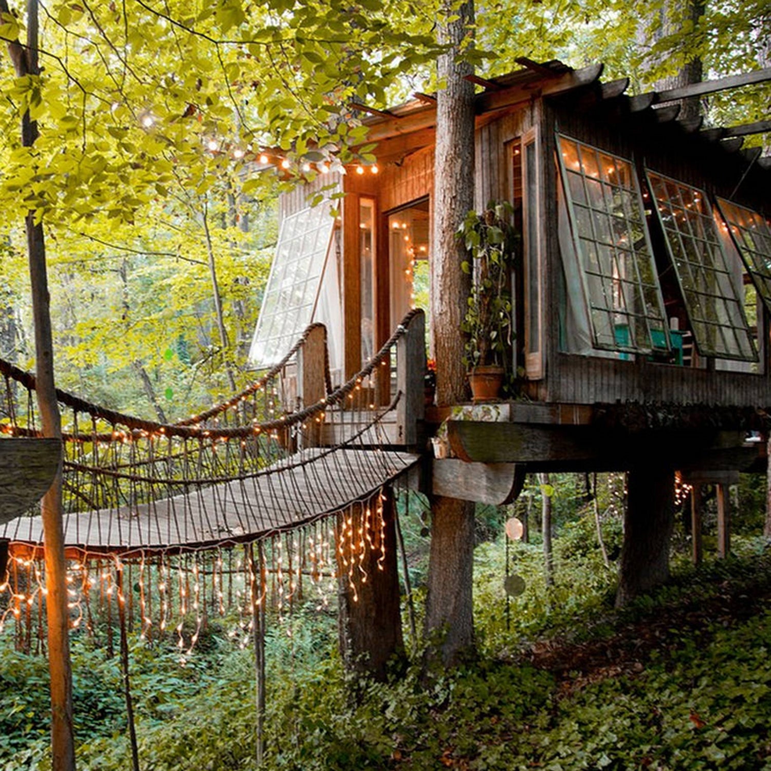 If you never had a treehouse as a kid, you can make up for lost time in this quirky Airbnb rental just minutes from the heart of Atlanta, Georgia. Read more.