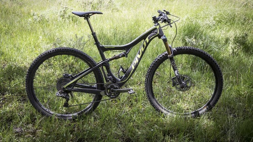 The test bike: a Pivot Mach 429SL Carbon equipped with the new XTR Di2 electronic shifting system.