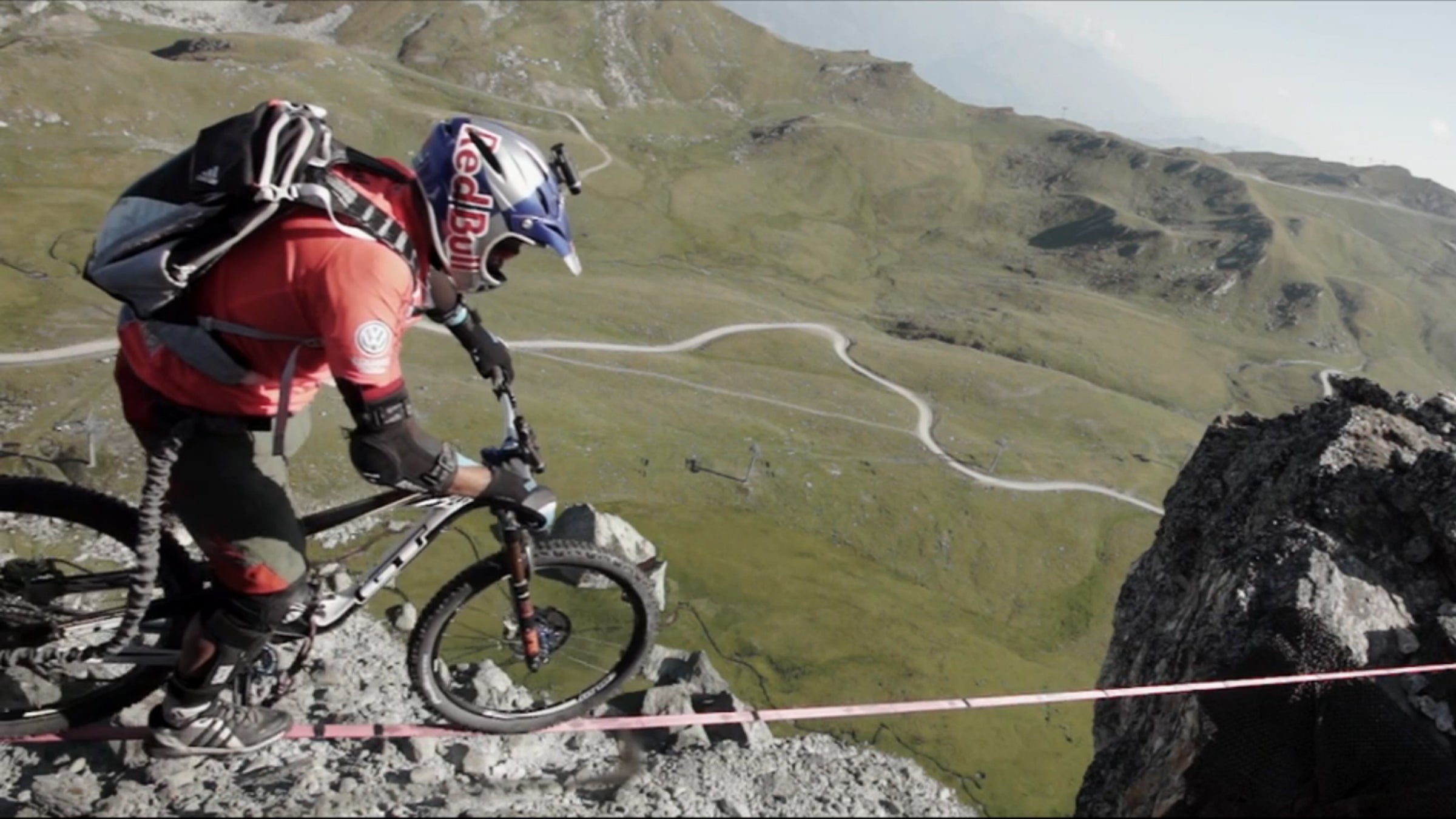 Kenny Belaey rides across a slackline 367 feet up.