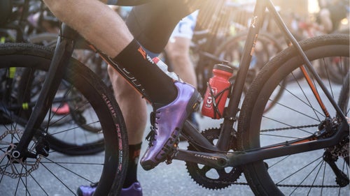 Riders rolled out en masse at 8:00 Saturday morning. They had picked their steeds carefully: Most rode cyclocross bikes with tubeless 38c- to 40c-wide tires. In hindsight, I realize my weapon of choice should have been a super-lightweight hardtail like the Juliana Nevis.