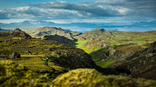 With such a small population, the urban sprawl around Iceland鈥檚 capital city of Reykjavik is minimal. Just a 45 minute drive from the city and you can be out on your own, riding in the wild.