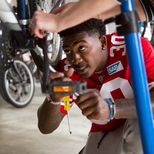 Runningback Kendall Gaskins puts his hand-eye coordination to the test. | Photo © Sam Wiebe