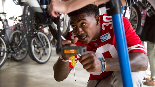 Runningback Kendall Gaskins puts his hand-eye coordination to the test.