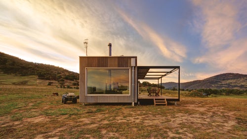 Tintaldra, Australia: A prefabricated and customizable structure with solar panels, as well as septic and rainwater tanks.