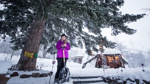 Professional big-mountain extreme skier Lexi DuPont has things figured out. The 26-year-old Sun Valley native spends most of the year traveling to competitions and shoots (up next this winter: Revelstoke, Japan, Alaska, Iceland, Greece, and Central America). When she returns to Idaho, DuPont has a 500-square-foot geodesic dome鈥攃omplete with wooden shingles, a cow skull, and riverside hot springs鈥攚aiting for her. It鈥檚 a funky, idyllic, meditative spot, and we got the complete tour during an Eddie Bauer ski trip last weekend.
Dome sweet home! Last year, I made a very adult decision and decided to buy a house. And not just any house: I鈥檓 now the proud owner of a 1970s dome, located on two acres of property nestled between the Idaho National Forest and the Warm Springs River in my hometown.
