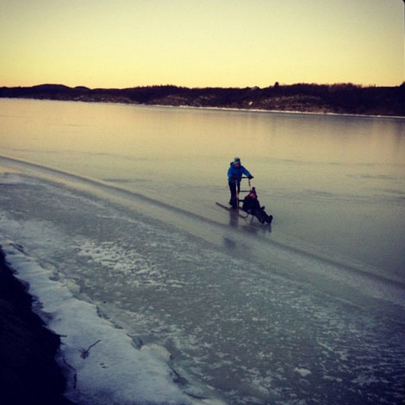 @larssentorbjorn: This is a picture from Dønna (Helgeland, North Norway). The kids Are using a "kick skate" (“sparkstøtting” in Norwegian).