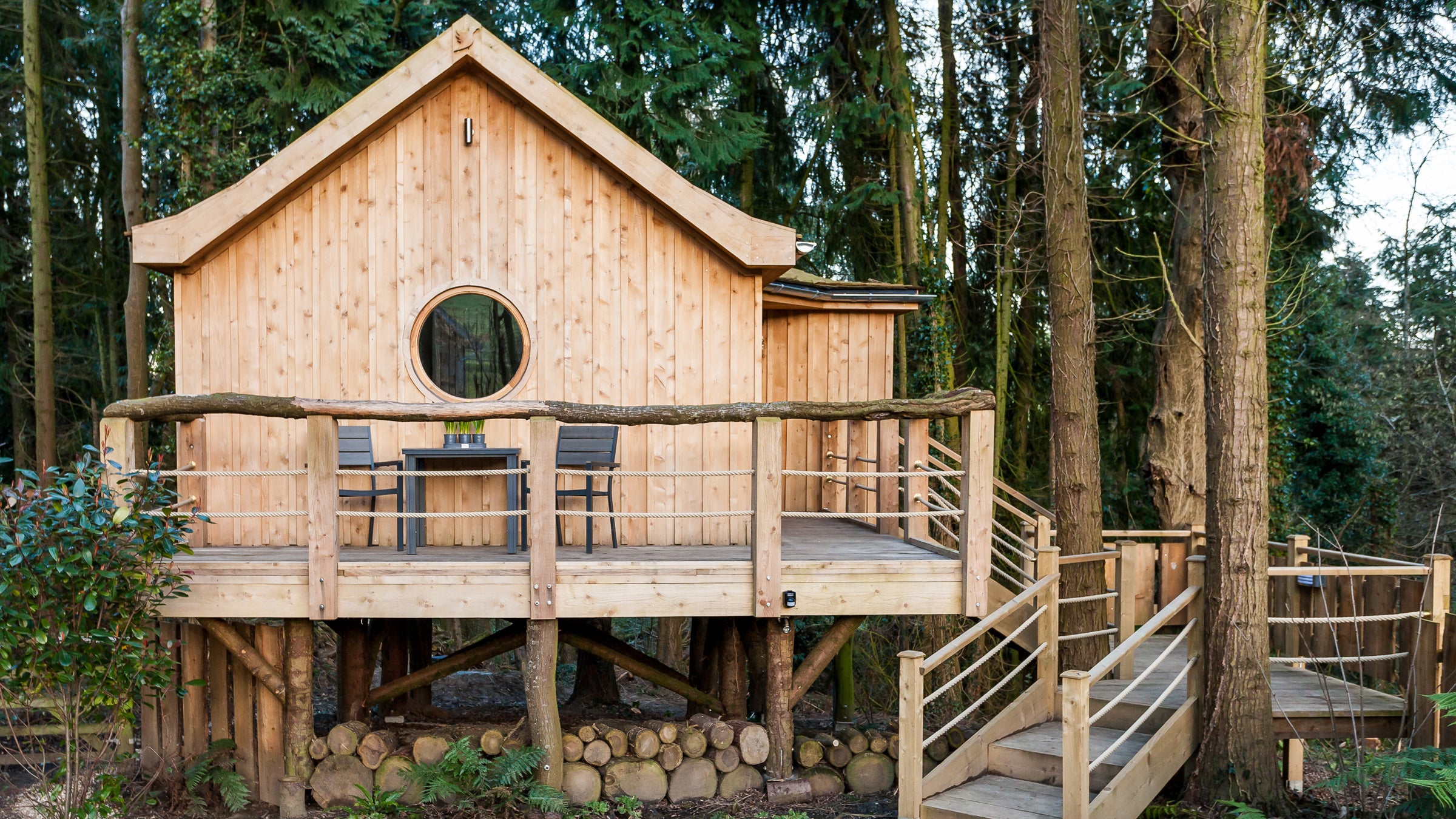 High vaulted ceilings make the 322-square-foot structure feel bigger.