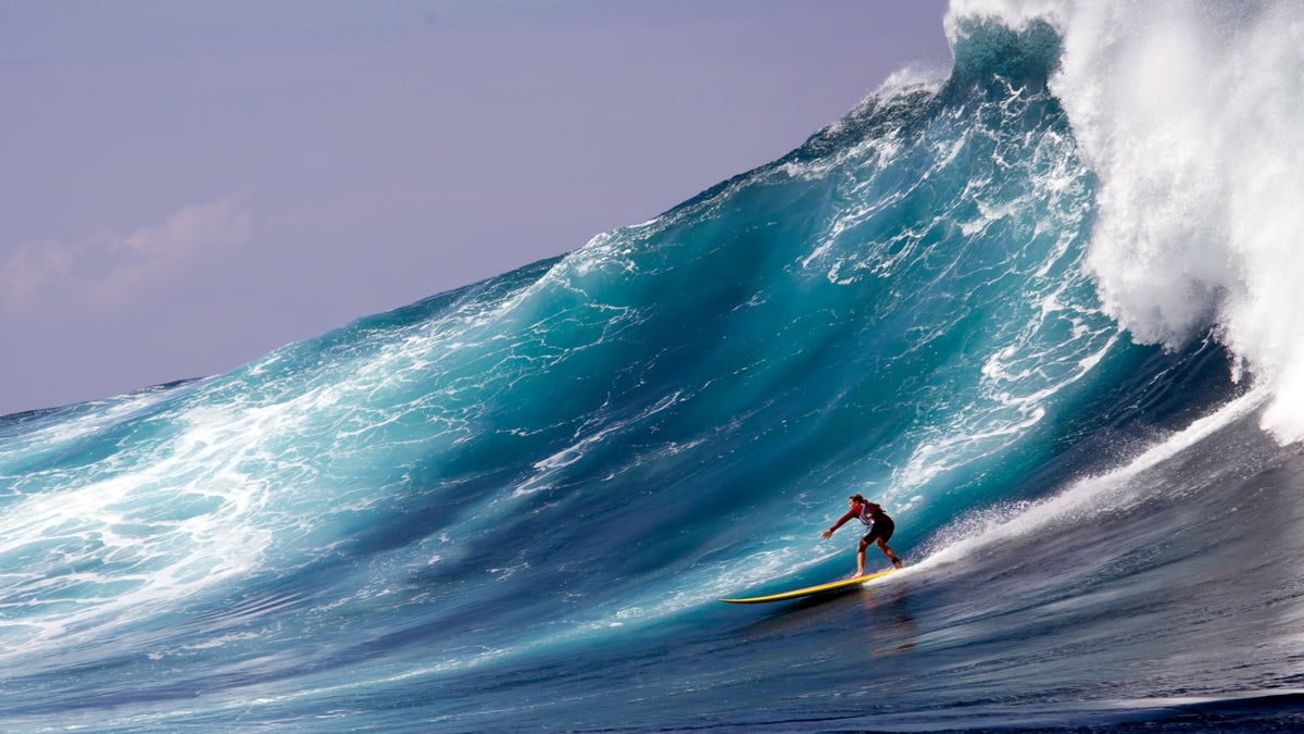 Op-Ed: Let Women Compete in Big-Wave Surf Competitions