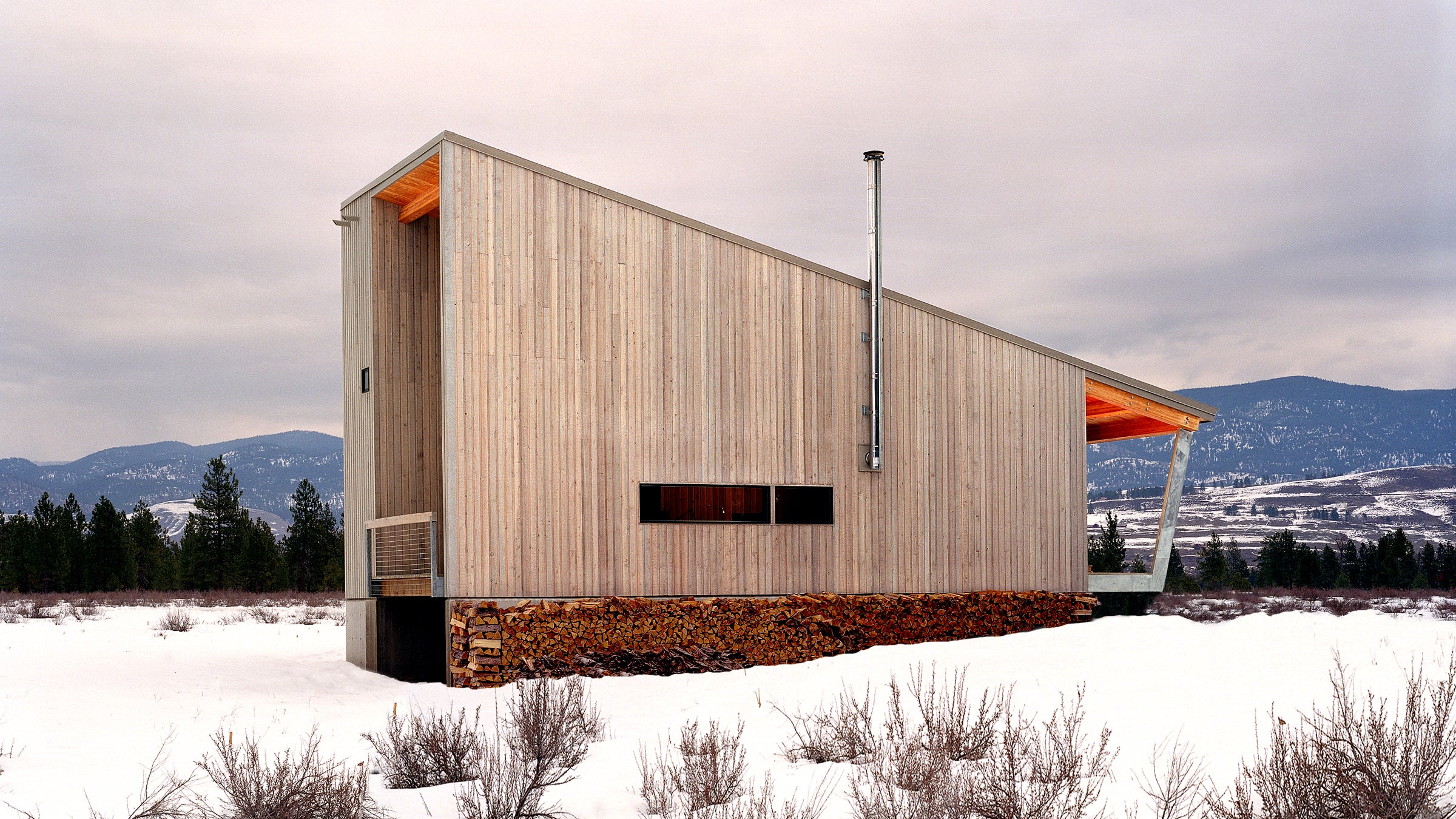 Perfectly situated to hit a broad network of cross-country skiing and mountain bike trails.