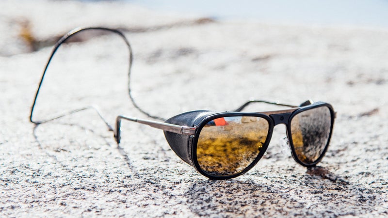 The amber lenses on this pair maximize contrast in snowy conditions. Perfect for winter mountaineering.