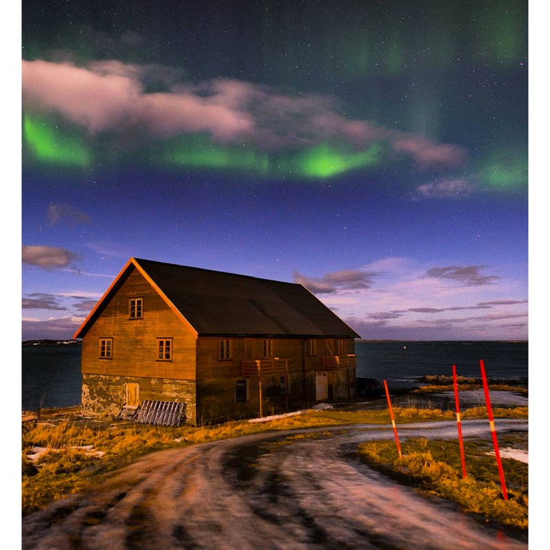 @joannechui: Front yard show. Second night of northern lights. Managed to not slip and fall on the sheet of ice.