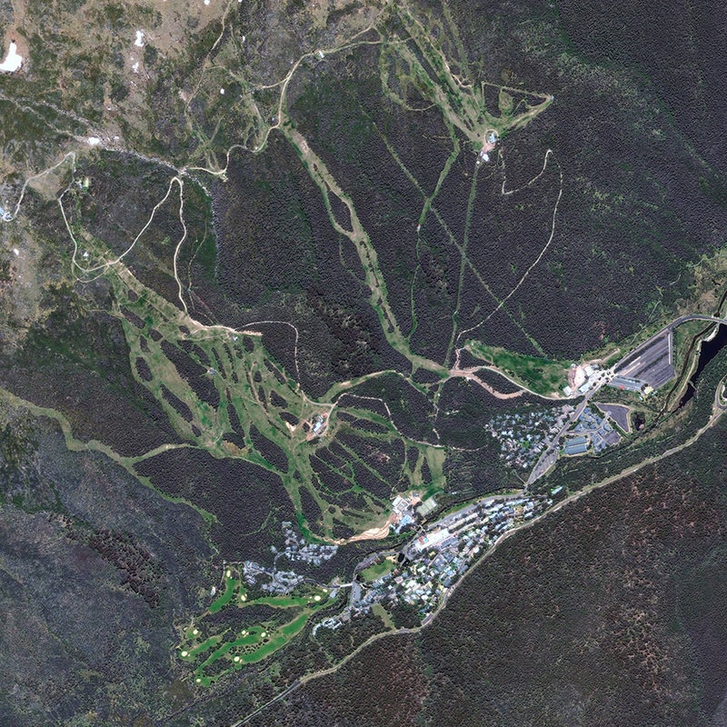 A photo from the spring of 2014 shows Thredbo’s southeast-facing slopes within Australia’s Kosciuszko National Park, just 100 air miles from the Tasman Sea. Looming above is the highest mountain in the country (and one of the original Seven Summits), 7,310-foot Mt. Kosciuszko.