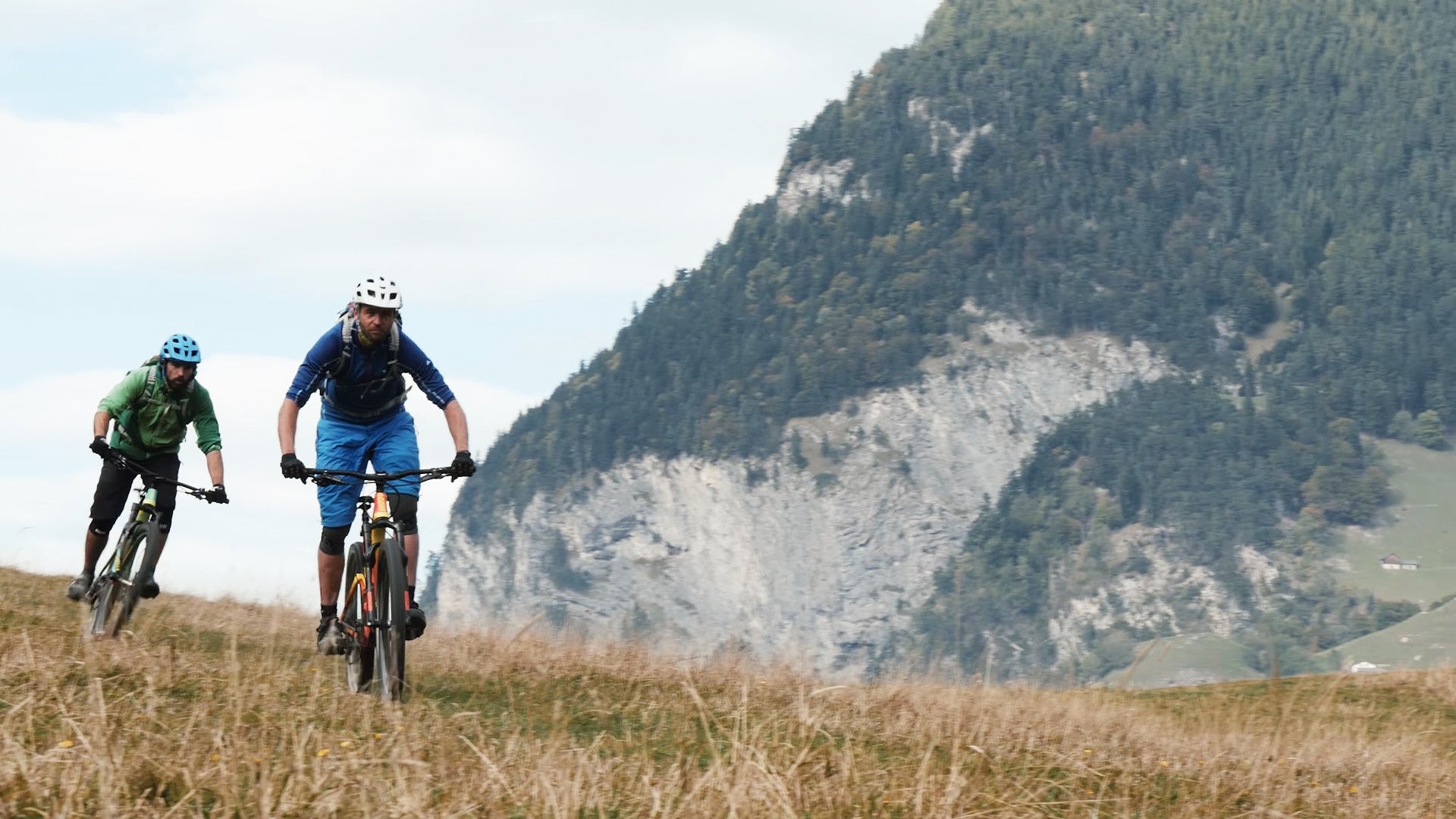 bike helmet switzerland The Hudson Urban | Ebike rated Designed with the urban commuter in mind the Hudson comes with an integrated LED light and reinforced u Aero Tip - Helmet 