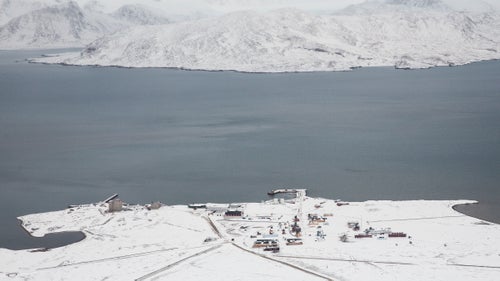 Ny-Ålesund from atop Zeppelin Mountain.