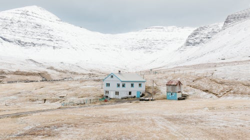 A house in the village of G谩sadalur on Vagar Island.