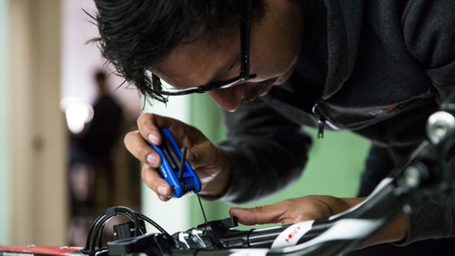 Rally Cycling mechanic Erik Maresjo makes adjustments to the armrests on Rob Britton鈥檚 Hed Corsair aerobars.