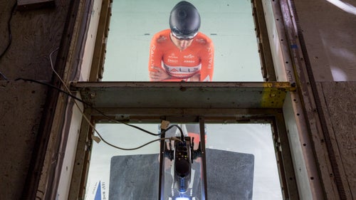 Every angle of the testing process is recorded to allow evaluation of the rider鈥檚 position. The camera mounted above the rider shows how changes in position affect airflow over the rider鈥檚 back.