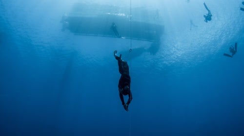 In April at Grotto Bay in the Bahamas, free diver William Trubridge set a new “free immersion” world record.