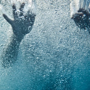 When you're stuck under water, escaping alive requires maintaining calm and making all the right choices.