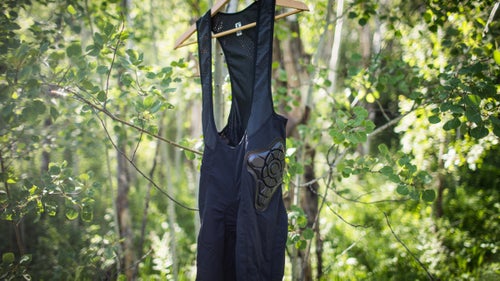 These bottoms have all the features you鈥檇 expect from a high-end bib鈥攃omfy chamois, pockets for storage, a great fit鈥攁s well as a little hip armor. The padding never gets in the way but is a nice addition in case you eat it ripping down a techy section of trail. Launching January 2017 in both men鈥檚 and women鈥檚 versions.