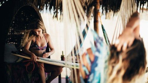 Maria Elena and Titi Vargas in front of her hut in Montañita.