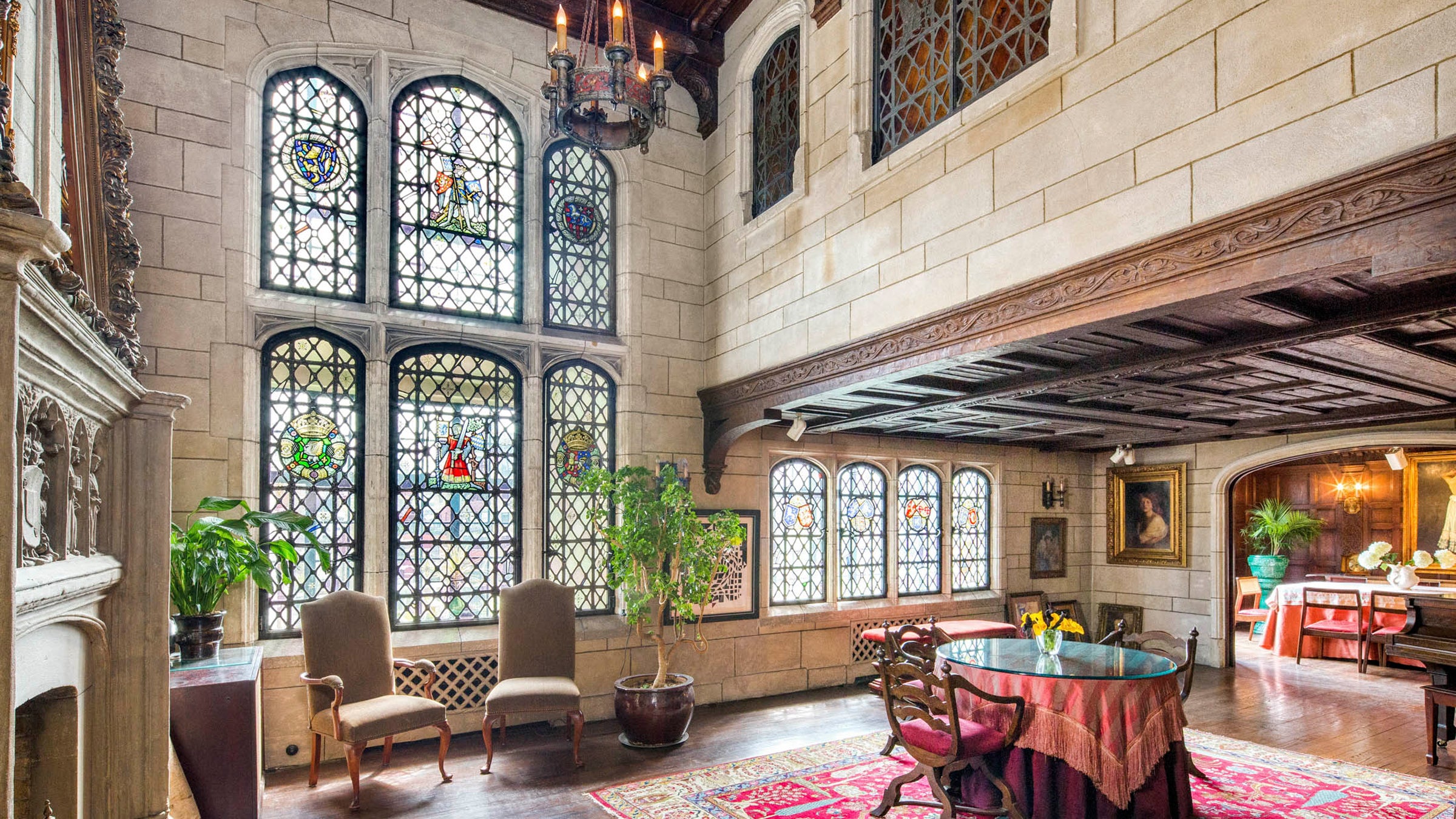 Views of the most exclusive private park in New York; soaring, 17-foot-high ceilings; a 485-square-foot-terrace. What’s not to love?