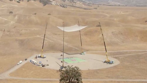 This is what Aikins was aiming for: a 100-foot-by-100-foot net made of polyethylene. While it may seem large up close, 10,000 square feet is essentially just a pixel when you are jumping from a plane five miles high. 鈥淵ou can see the ground from 25,000 feet, but you can鈥檛 see any definition where you鈥檙e trying to land,鈥 Aikins told 国产吃瓜黑料.