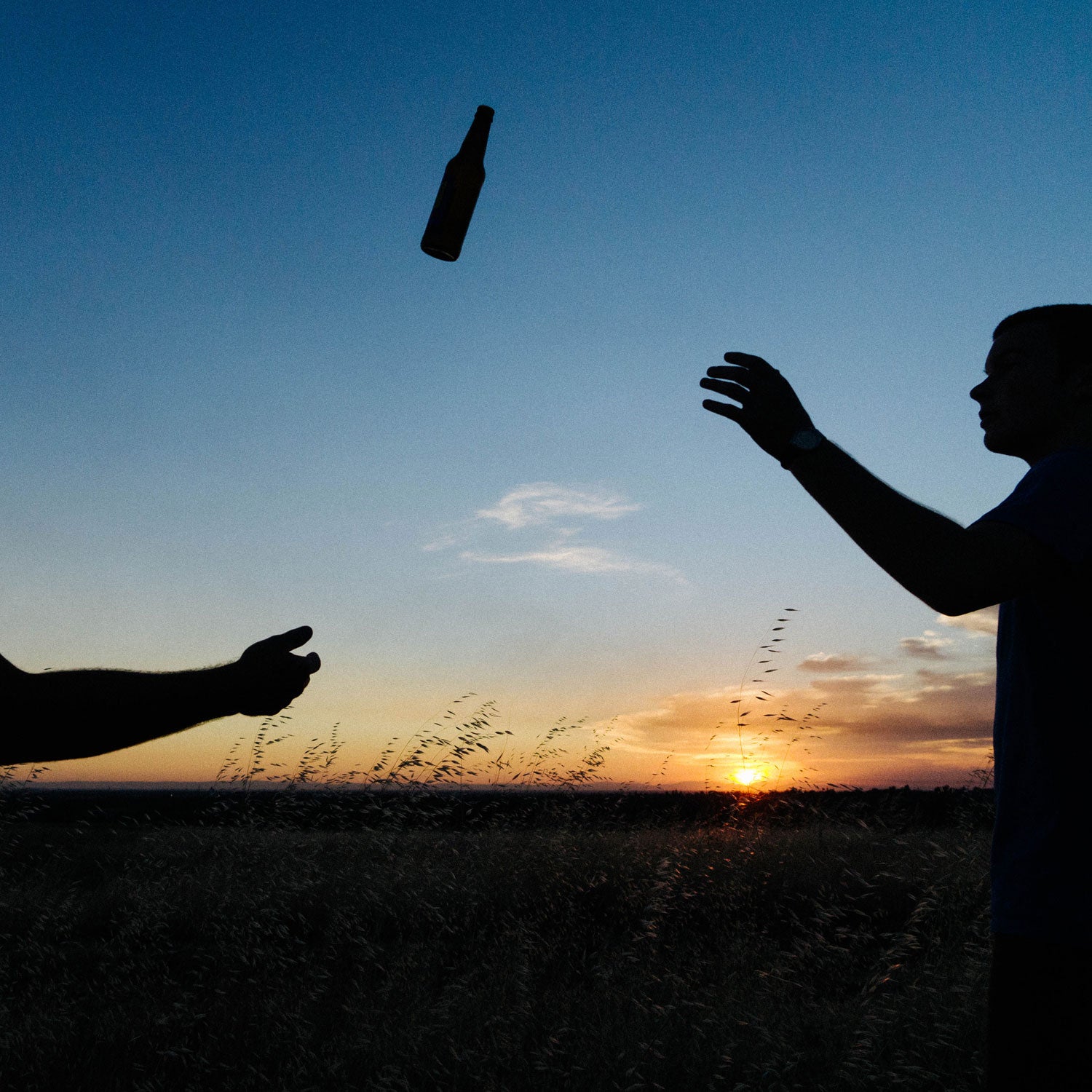 https://cdn.outsideonline.com/wp-content/uploads/2016/09/07/beer-toss-sunset_s.jpg