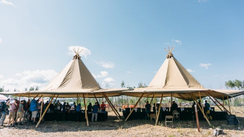 Every August, over 2,000 people from all over the world converge on the Swedish Lapland to spend a week hiking the Fj盲llr盲ven Classic, a 68-mile trek along the country鈥檚 Kungsleden trail. This year, the Swedish gear manufacturer brought the tradition to the states, where 128 hikers from four countries and 20 states spent three days hiking through State Forest State Park in northern Colorado. Good people, great views, alpine lakes, and even a few dogs were included. Here, a look at photographer Joel Bear鈥檚 favorite shots from the 20-mile trip.
Photo: The Fj盲llr盲ven Classic USA began in State Forest State Park, three hours north of Denver. Shuttles from Denver, Longmont, and Boulder brought hikers to the New Canadian Trailhead, where they were outfitted with Fj盲llr盲ven swag and treated to breakfast.
